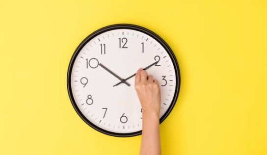 El cambio de hora presiona la factura de la luz: 123tinta.es da claves para ahorrar este invierno
