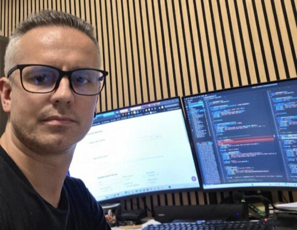 <div>Un guipuzcoano lanza Ninded, el ERP «made in Spain» con IA que factura y presenta impuestos desde una app</div>
